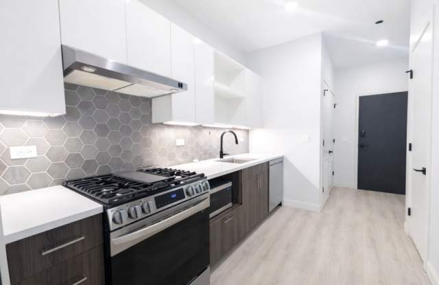 948 West Sunnyside Gallery 1