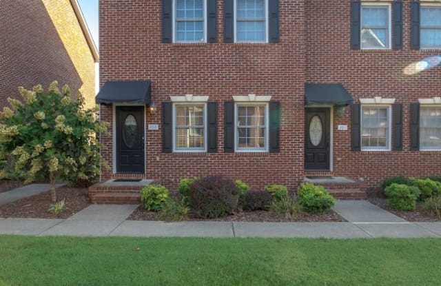 601 W Mountainview Rd - 601 W Mountain View Rd, Johnson City, TN 37604