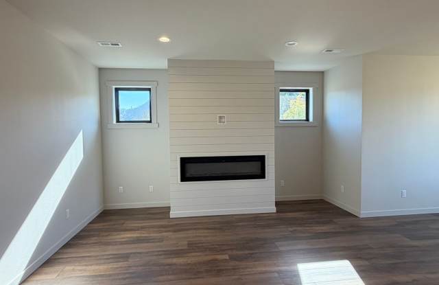 Now renting 4 bedroom House, 3 bathroom- Move-in Special Half off 1st months rent Gallery 4