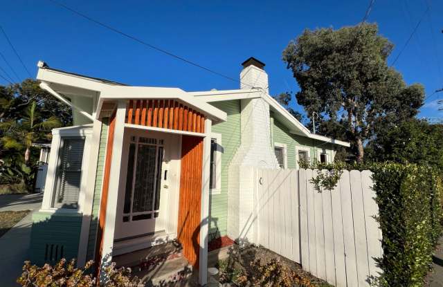 CRAFTSMAN BUNGALOW MIDTOWN 2+1 - 394 South Seaward Avenue, Ventura, CA 93003