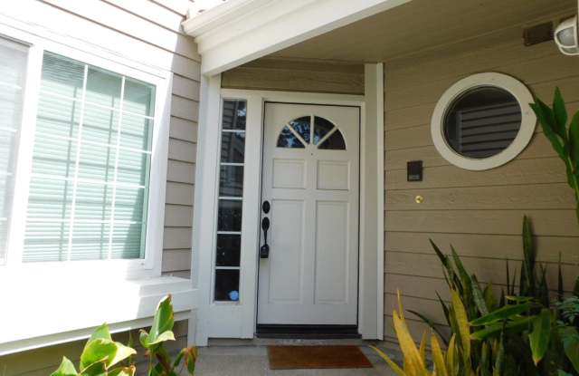 Gated Lake community 2 bed, 2.5 bath home. Gallery 3