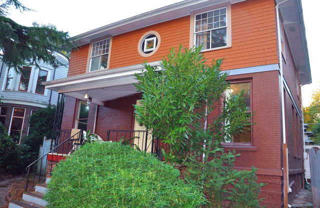 CLICK "REQUEST A TOUR" NOW! - 741 18th Avenue East, Seattle, WA 98112