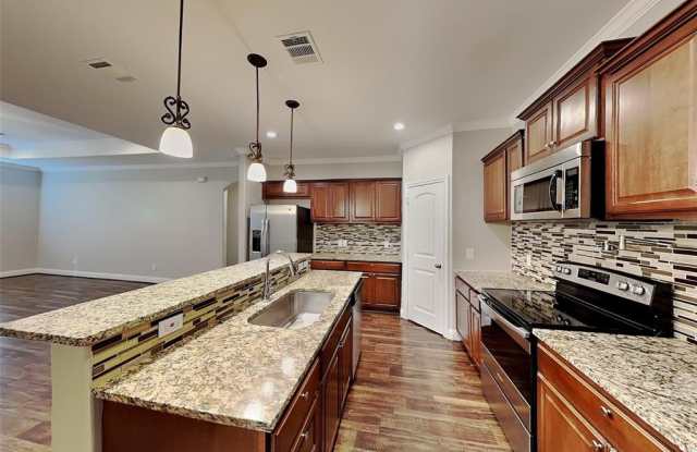 1002 Woodcrest Drive Gallery 4