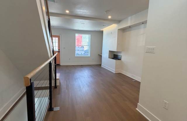 4 Bed, 1.5 Bath ready for rent! Gallery 3