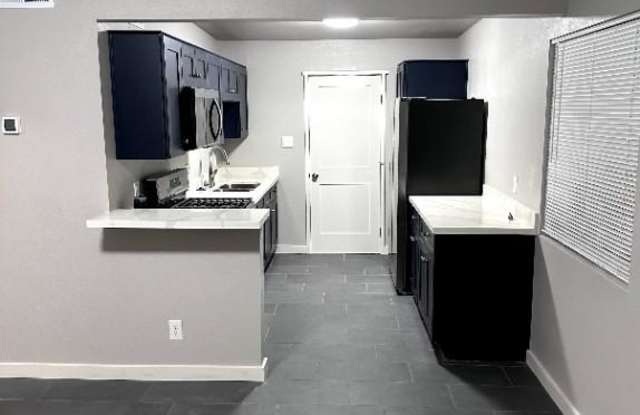 1102 W Cochise Dr Gallery 1