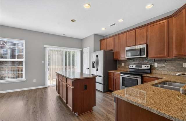 4861 Travertine Avenue Gallery 4