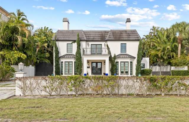140 BRIGHTWATERS BOULEVARD NE - 140 Brightwaters Boulevard Northeast, St. Petersburg, FL 33704