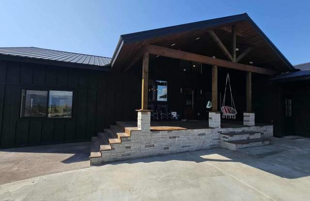 Newly remodeled fully furnished house country living outside of Ronan! Available September 1st - May 15th, 2027 Gallery 4