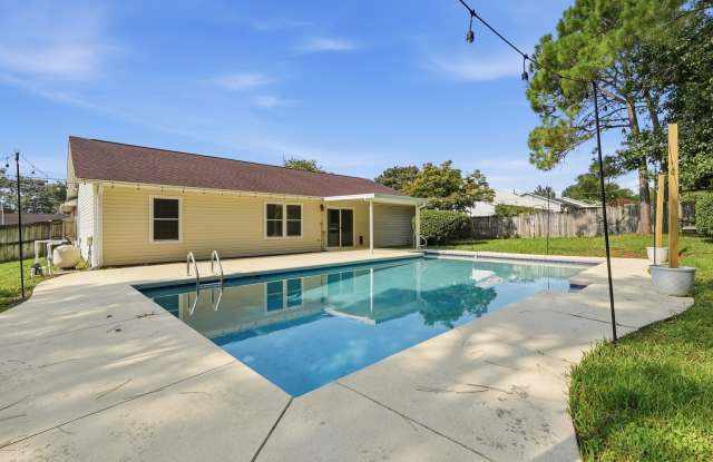 Your Own Backyard Oasis – 3 Bedroom Pool Home in South Crestview! Gallery 3