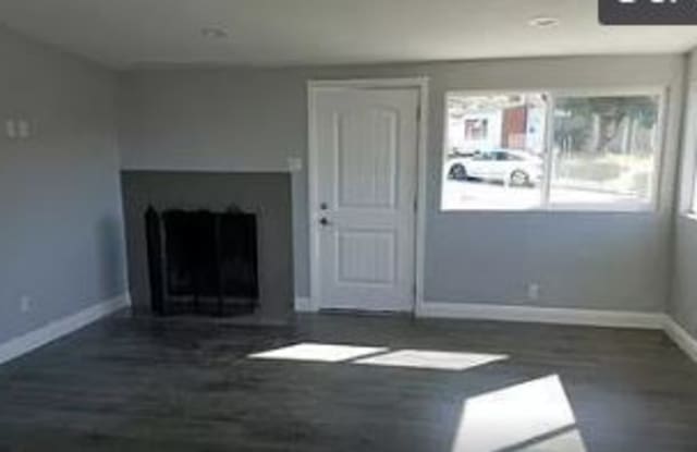 1260 Loretta Street Gallery 2