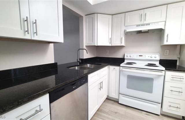 930 SW 47th Terrace unit: 5 photos photos