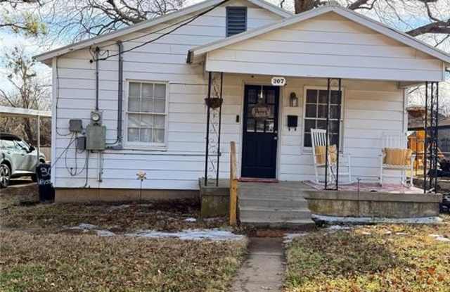 307 W Russell Street photos photos