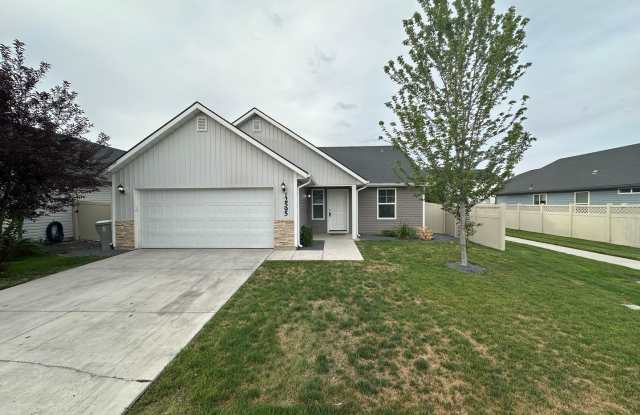 3bed, 2bath, 1452sq.ft. 2-car garage home in Caldwell (Windsor Creek) photos photos