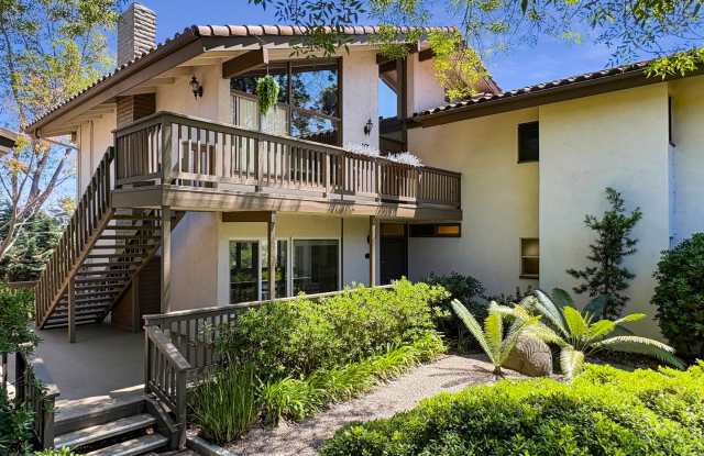 Spacious 2B/2.5BA Townhome w/ Stunning Views, AC  Garage – Available Now! (Month to Month) photos photos