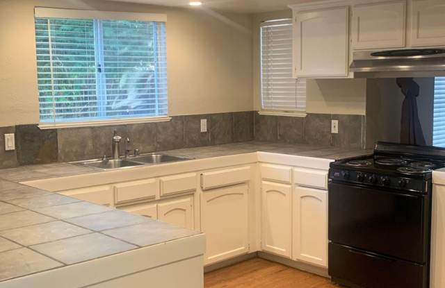 Beautiful 2 Story Home- In Clovis Unified Gallery 3