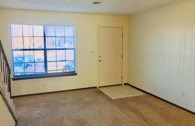 2 Bedroom 1.5 bathroom Townhome Gallery 3