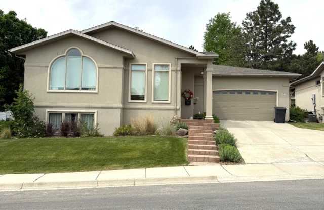Absolutely Beautiful 3 Bed 3 Bath W/ Attached Garage Next to Mount Helena in the Desirable Reeders Village! photos photos