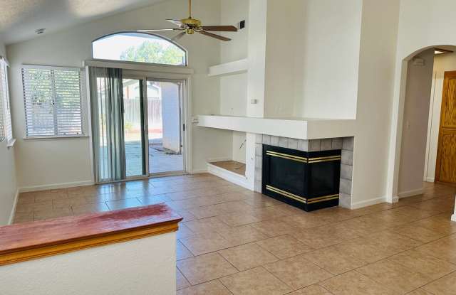 $2,150 Blythe & McKinley, 3 Bedroom - W. Weldon Ave, West Fresno Gallery 4