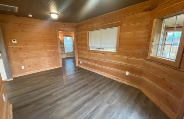 Unique 1 bed/1bath home with tons of character! Gallery 3