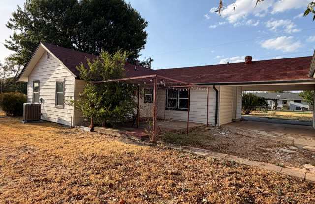 306 G St, Elgin - HOT New Listing! Gallery 3