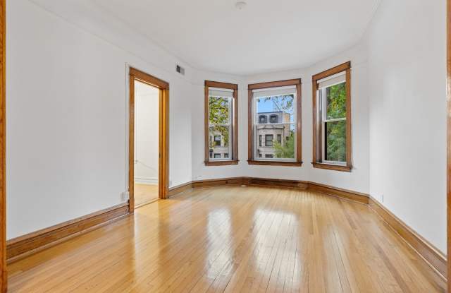 3746 N Lakewood Avenue Gallery 2