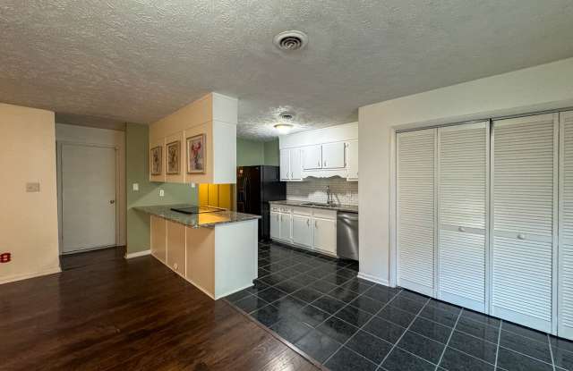 Spacious 3 Bed 2 Bath Ranch with Fenced Yard Gallery 4