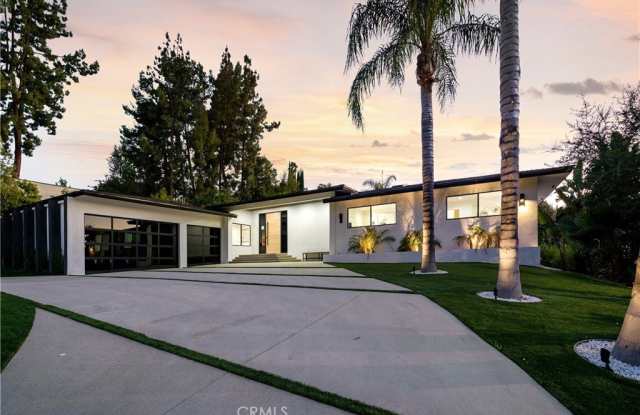 5001 Amigo Avenue - 5001 Amigo Avenue, Los Angeles, CA 91356
