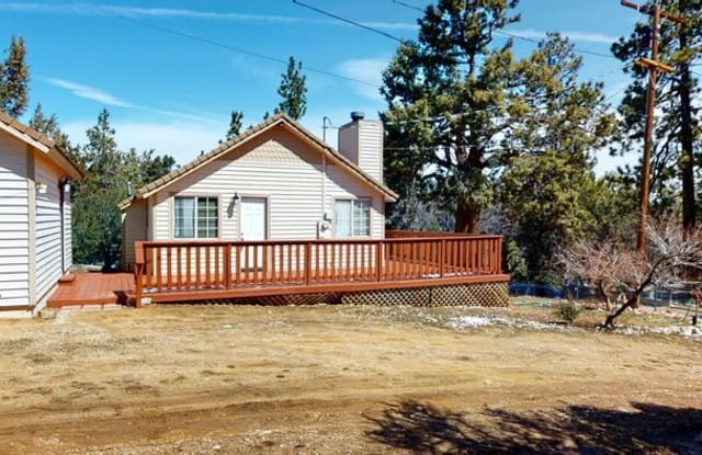 194 Santa Barbara Avenue - 194 Santa Barbara Avenue, Big Bear City, CA 92386