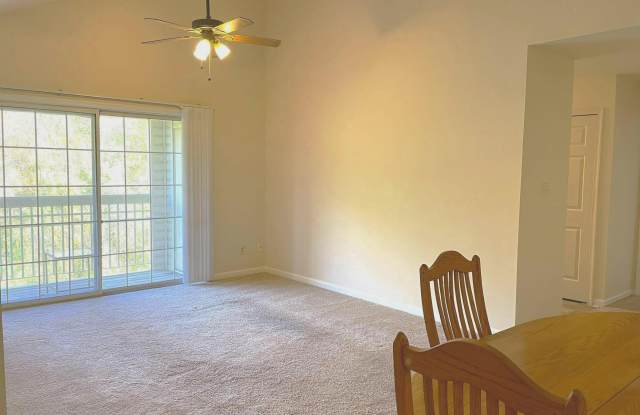 303-L TALL PINES Court Gallery 2