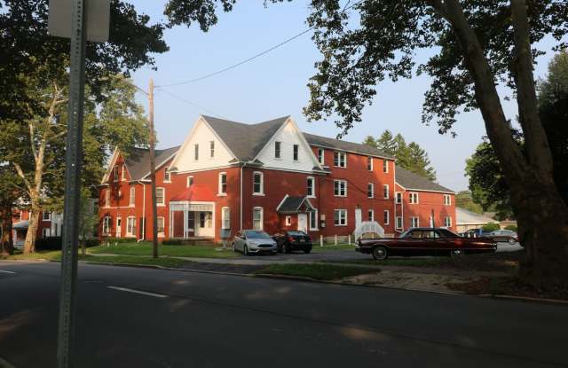 Two Bedroom apartment near engineering and science buildings. Rent is for the entire apartment! Gallery 3