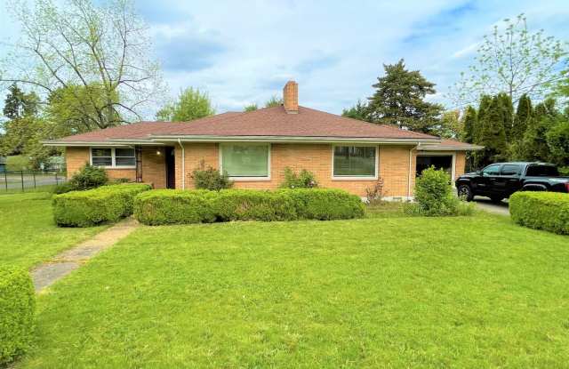 13610 SW Watkins Ave ~ Charming Bungalow with Large Yard! - 13610 Southwest Watkins Avenue, Tigard, OR 97223