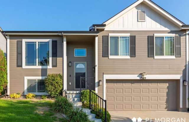 3 Bedroom , 2 Bathroom House - Available Immediately - 14602 Gilder Ave, Douglas County, NE 68007