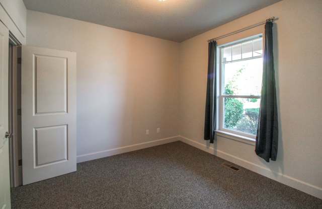 RENT SPECIAL: ½ Off Rent for First TWO Full Months With One Year Lease! ~ Kurt 3091 Gallery 3