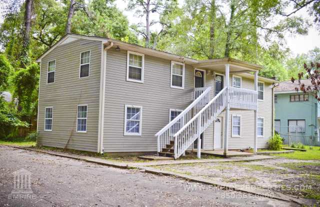 Cozy Apartment Near Campus Gallery 1