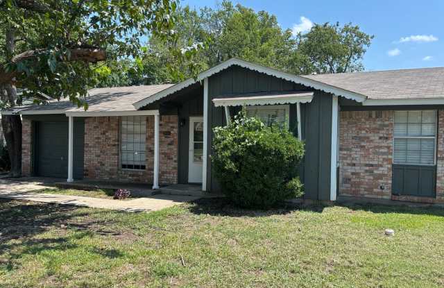 4/1.5/1 Brick Home in Quiet South Sherman Neighborhood photos photos