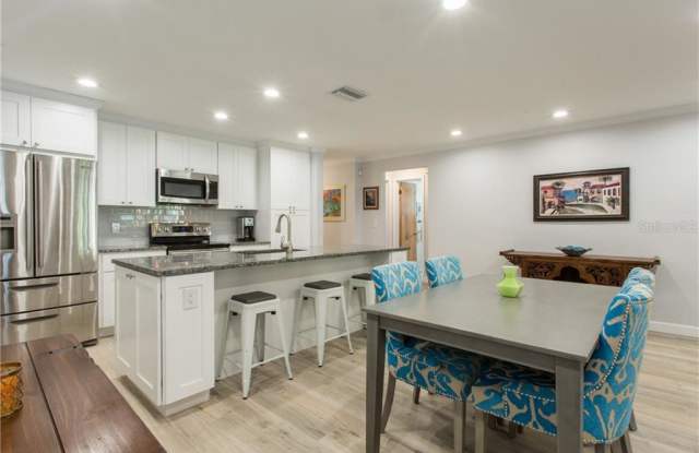 1919 SHORE ACRES BOULEVARD NE Gallery 4