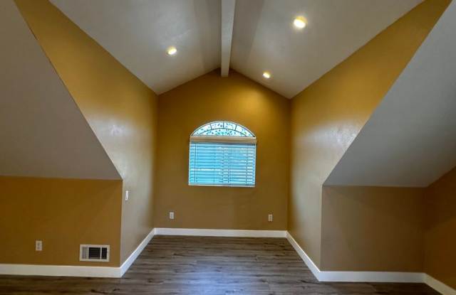 Charming 3 Bed 3 Bath Westminster House Gallery 4