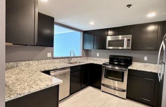 Bright and Spacious 2 bedroom Condo with W/D! photos photos