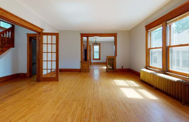 Affordable 5-Bedroom House - Close to U of M Campus photos photos