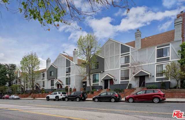 18100 Burbank Blvd unit: 26 photos photos