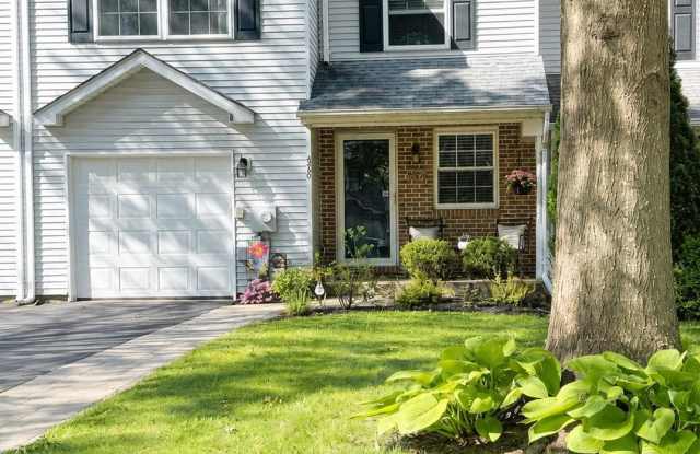4940 TALL CEDAR photos photos
