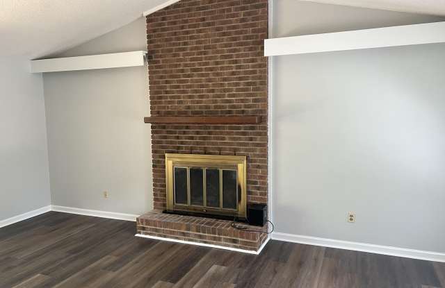 200 Lake Pine Drive Gallery 3
