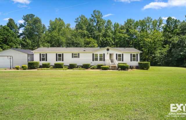 Spacious 3 Bedroom, 2 Bathroom Home in Country Setting! photos photos