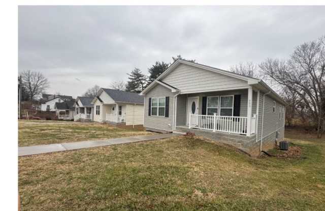 903 4th St - 903 4th Street, Radford, VA 24141