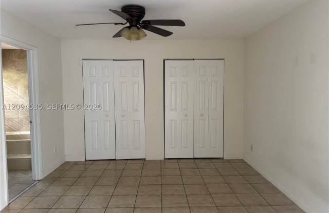 637 Executive Center Dr Gallery 3