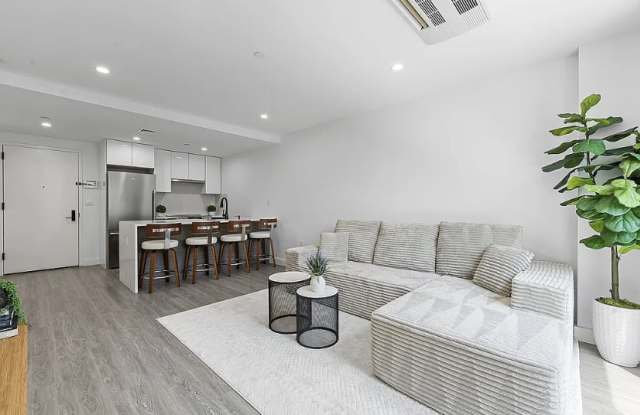 4640 Vernon Blvd Apt 2A photos photos