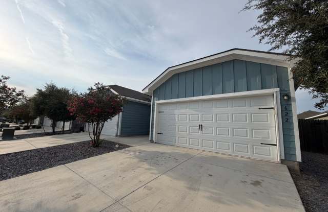 Luxury 3/2 Duplex in Seguin, Texas Gallery 3
