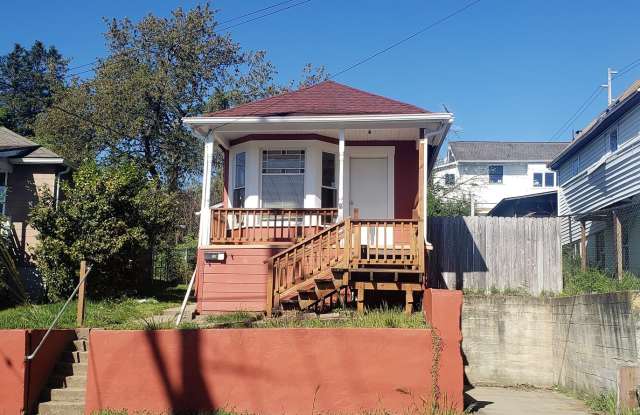 Vintage 1 bedroom home in the heart of Bremerton! - 911 Chester Avenue, Bremerton, WA 98337