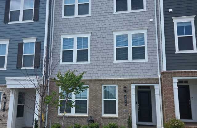 POTOMAC SHORES - BEAUTIFUL VIEWS! (internet included in rent) photos photos