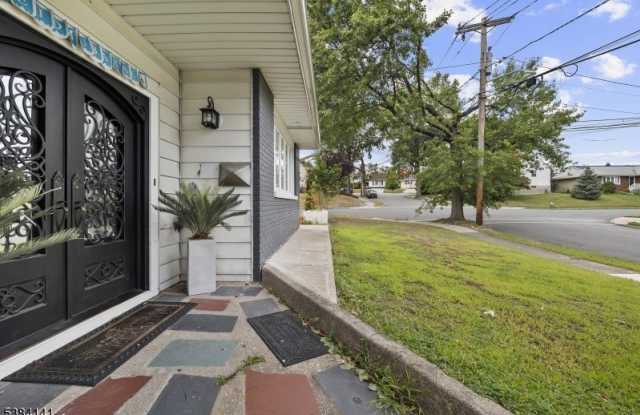 231 Starmond Ave Gallery 2